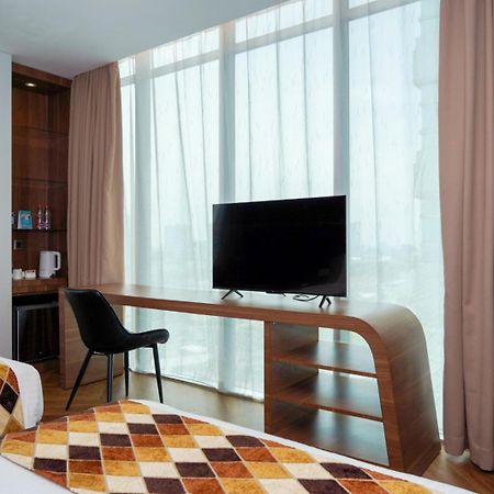 Cambridge Hotel Medan Buitenkant foto
