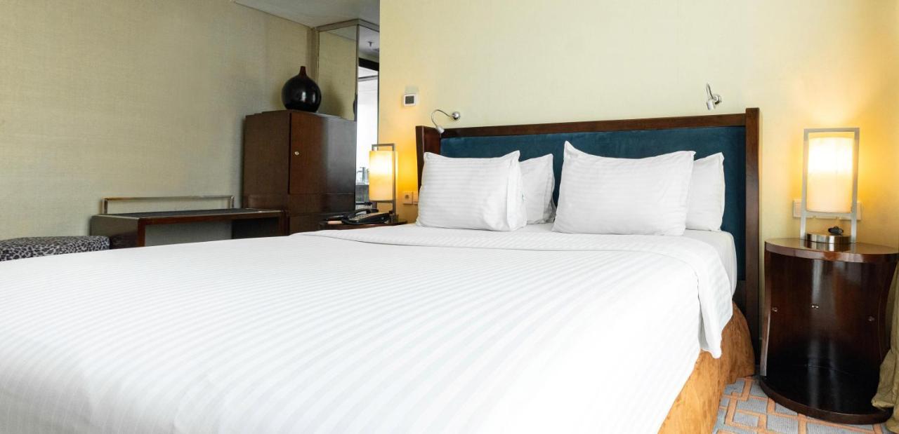 Cambridge Hotel Medan Buitenkant foto