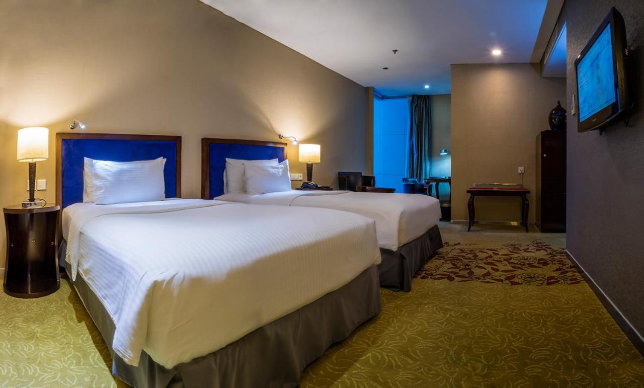 Cambridge Hotel Medan Buitenkant foto