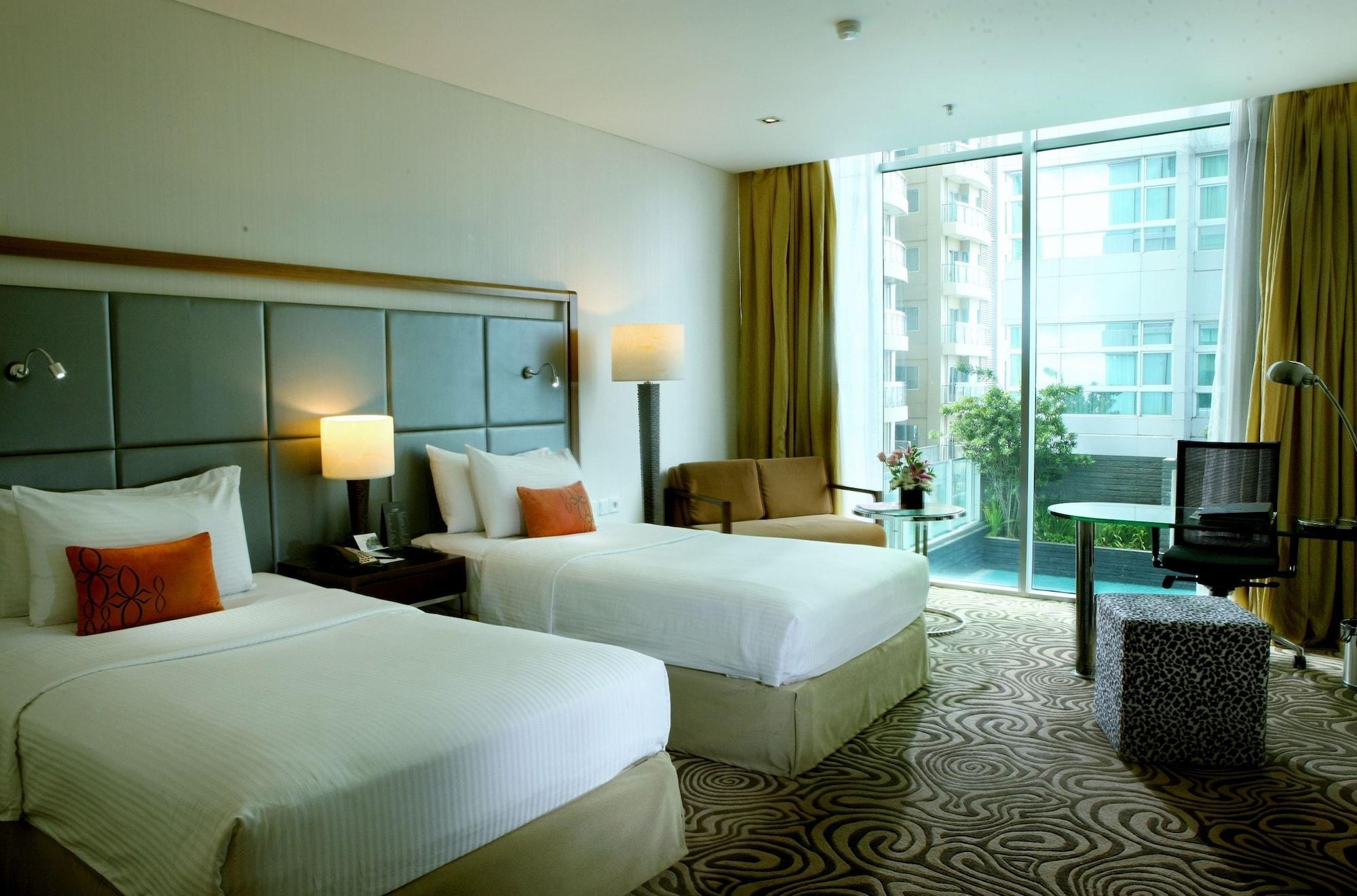 Cambridge Hotel Medan Buitenkant foto
