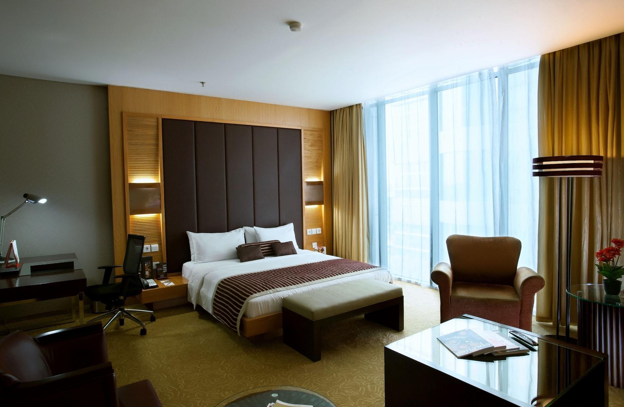 Cambridge Hotel Medan Buitenkant foto