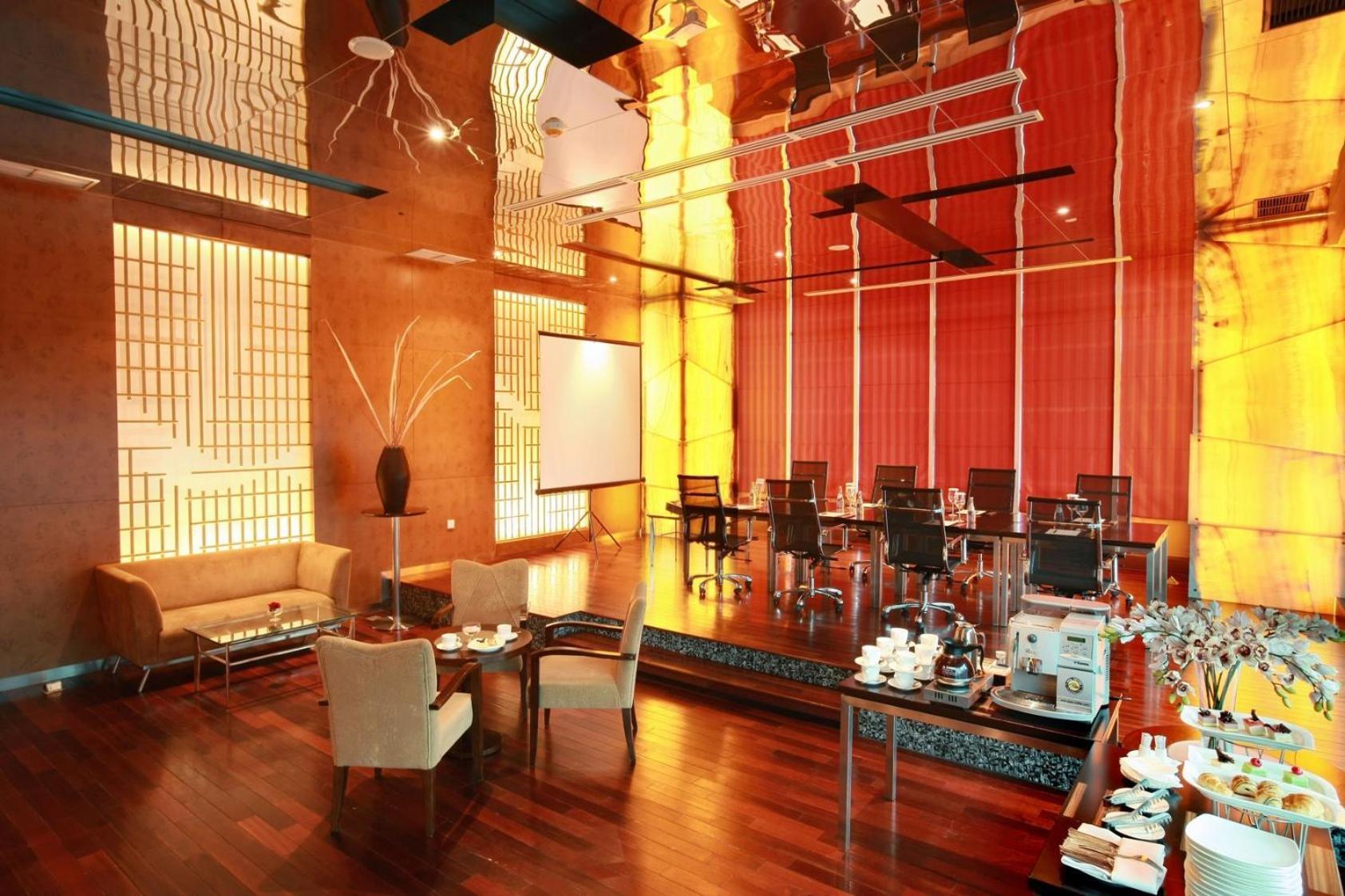 Cambridge Hotel Medan Buitenkant foto