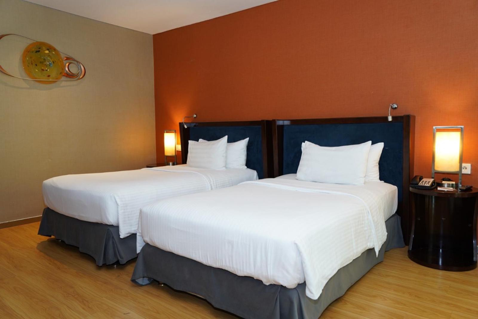 Cambridge Hotel Medan Buitenkant foto