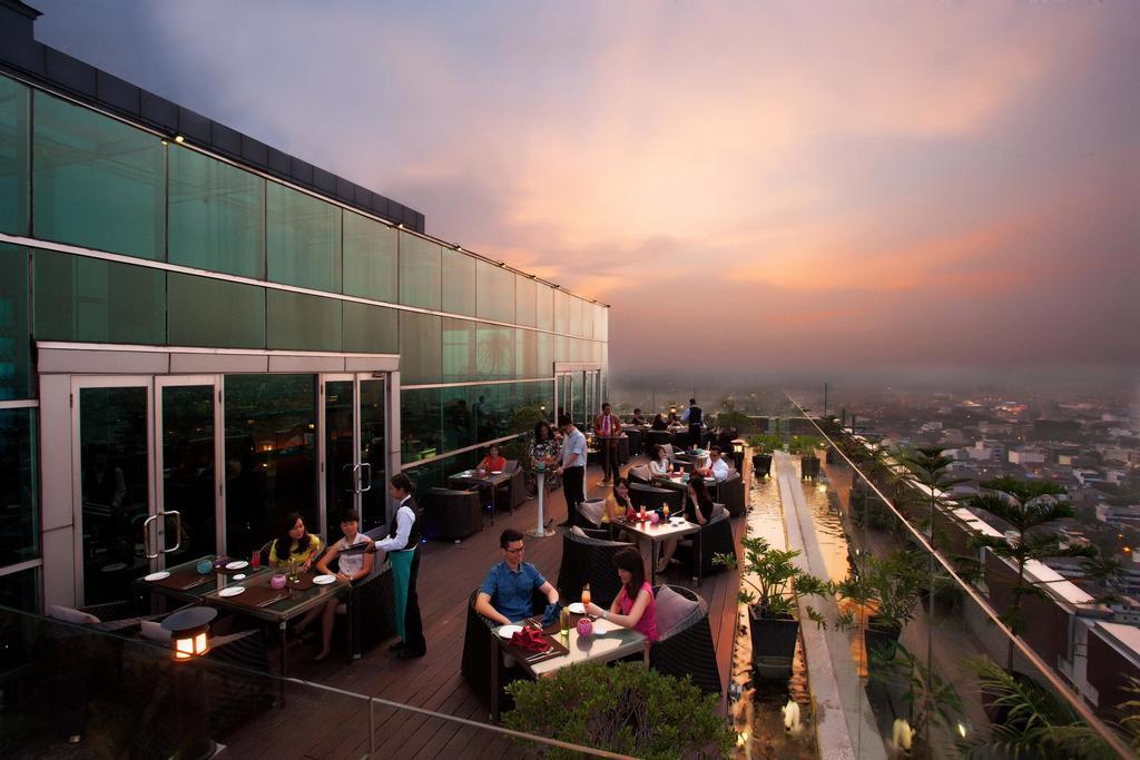 Cambridge Hotel Medan Buitenkant foto
