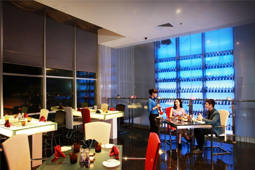 Cambridge Hotel Medan Buitenkant foto
