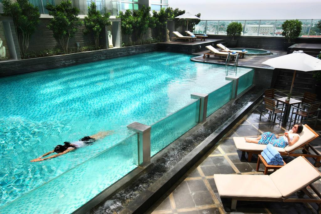 Cambridge Hotel Medan Buitenkant foto