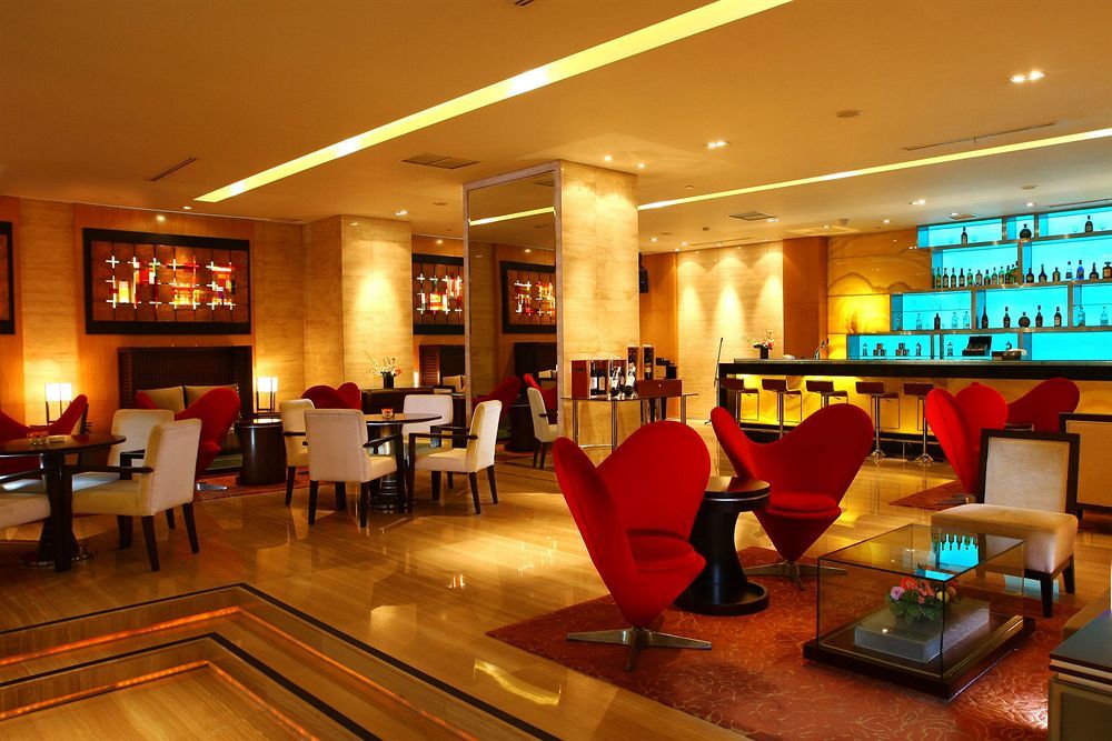 Cambridge Hotel Medan Buitenkant foto