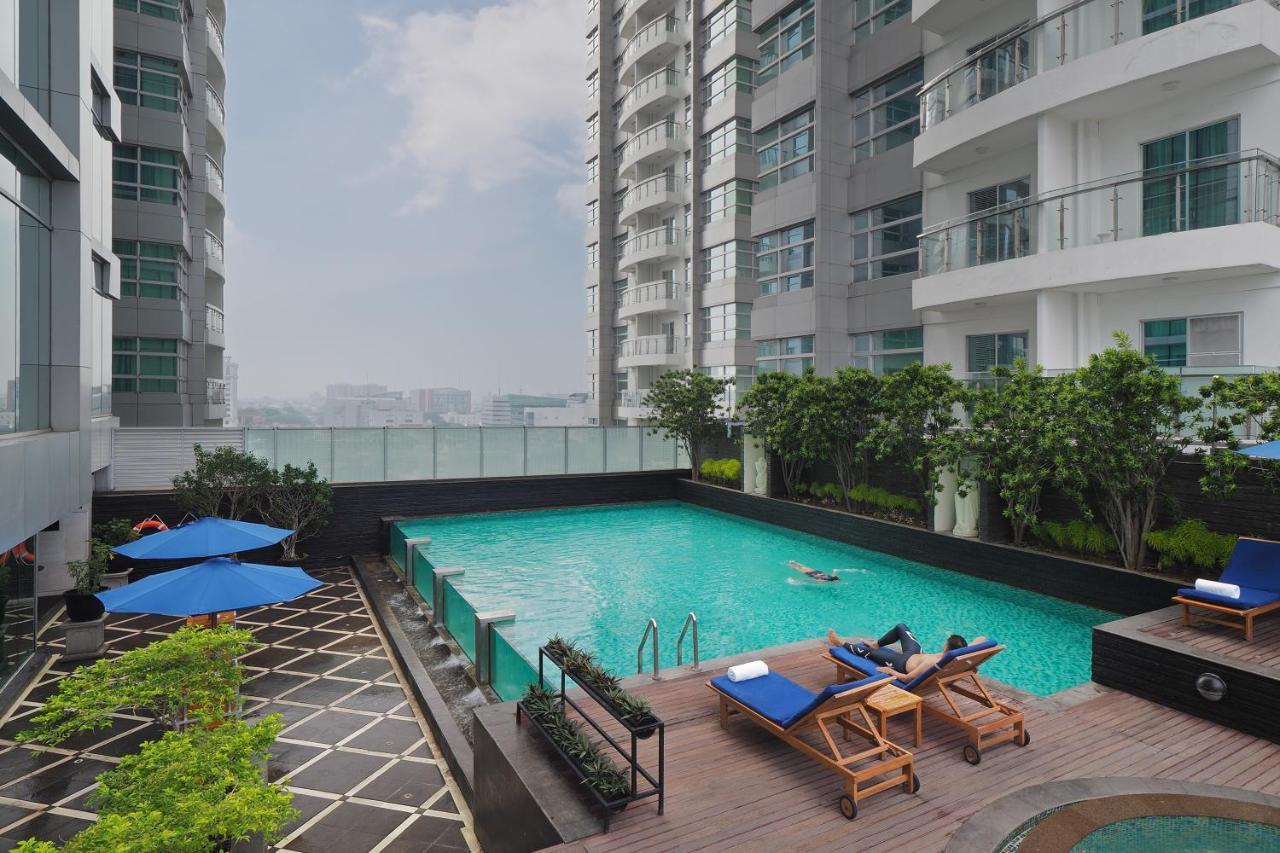 Cambridge Hotel Medan Buitenkant foto