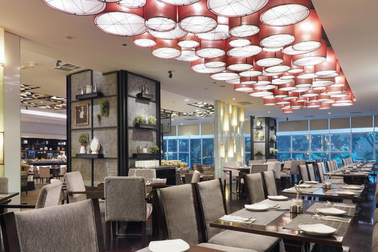 Cambridge Hotel Medan Buitenkant foto