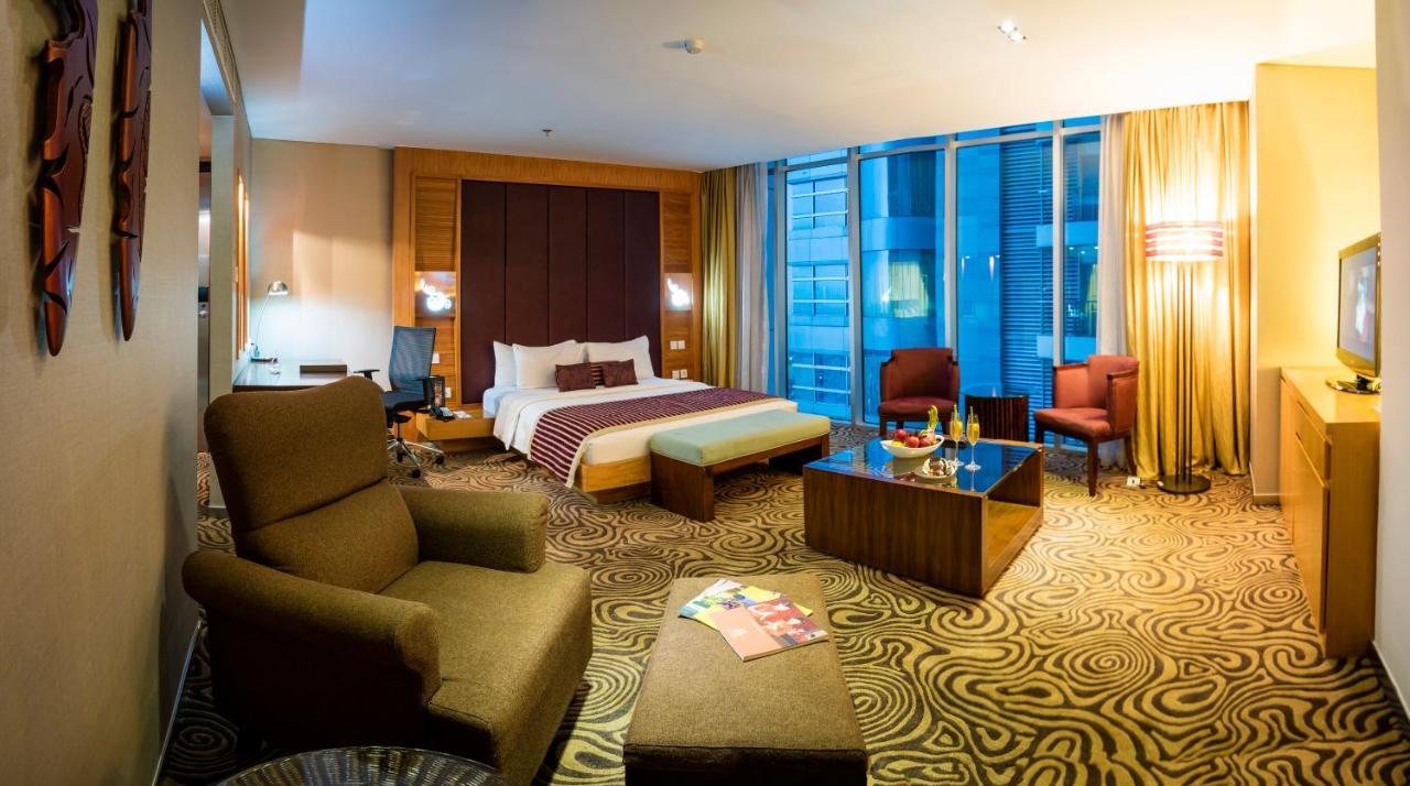 Cambridge Hotel Medan Buitenkant foto