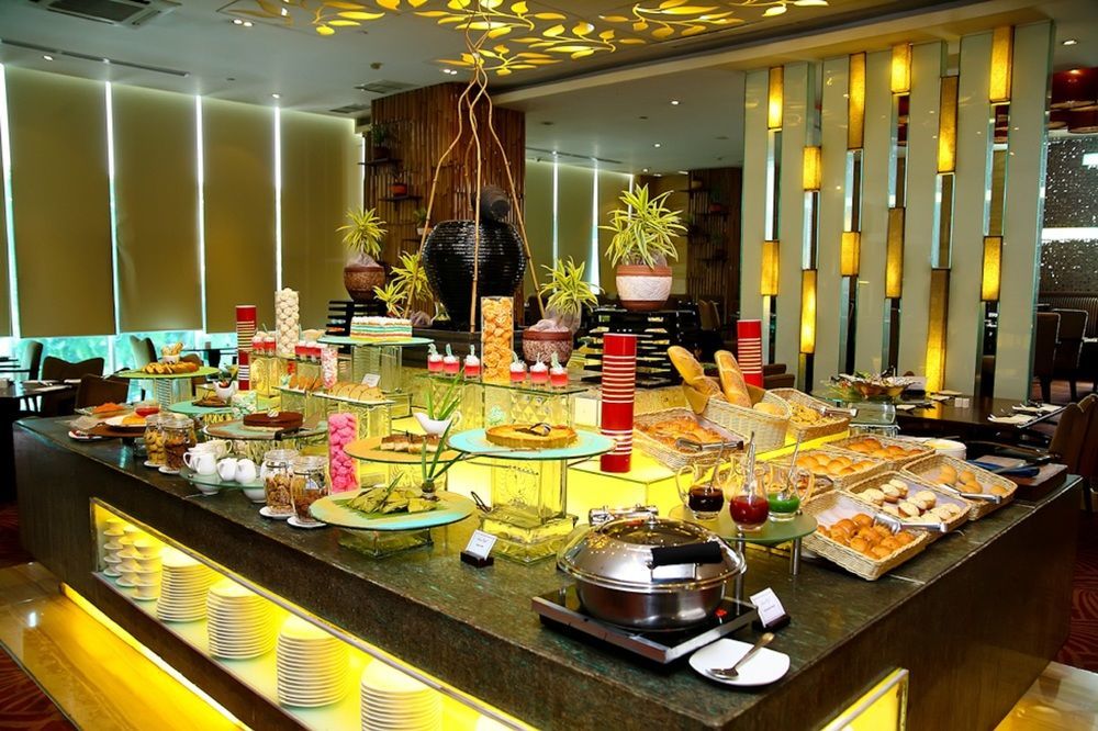 Cambridge Hotel Medan Buitenkant foto