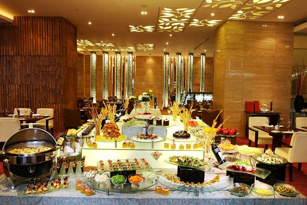 Cambridge Hotel Medan Buitenkant foto