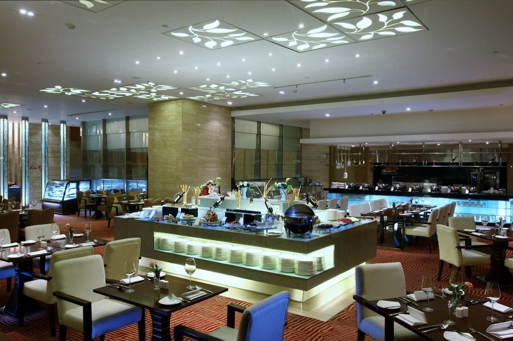 Cambridge Hotel Medan Buitenkant foto
