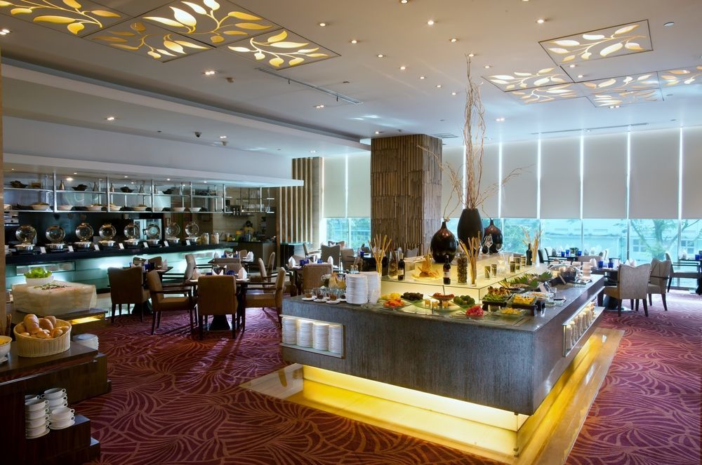 Cambridge Hotel Medan Buitenkant foto