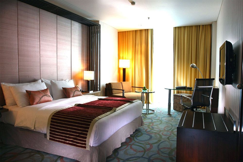 Cambridge Hotel Medan Buitenkant foto